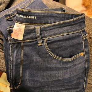 No Boundaries size 13 skinny jeans.